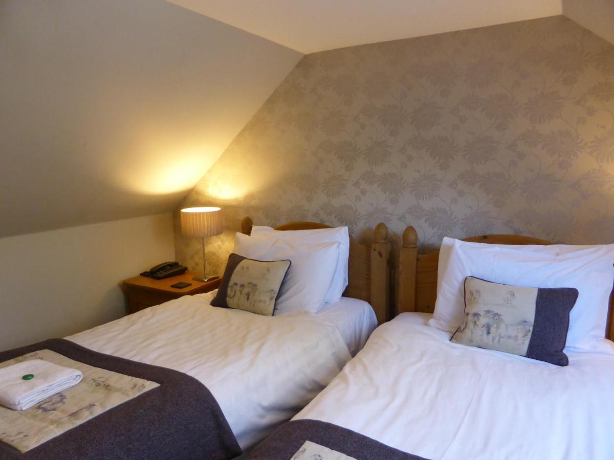 Glen Clova Hotel & Luxury Lodges Millton of Clova Exterior foto