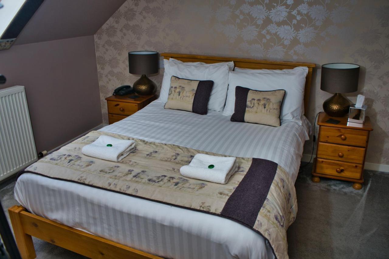 Glen Clova Hotel & Luxury Lodges Millton of Clova Exterior foto