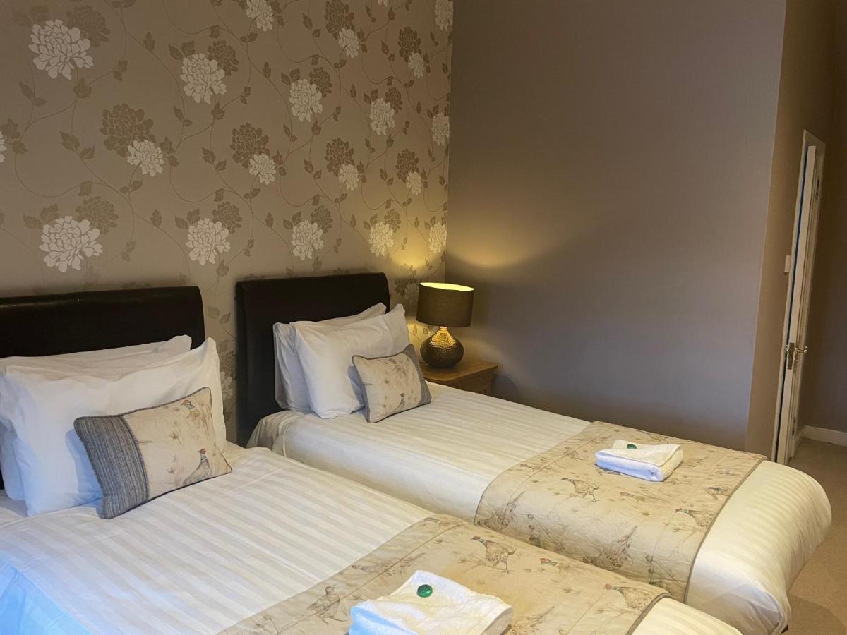 Glen Clova Hotel & Luxury Lodges Millton of Clova Exterior foto